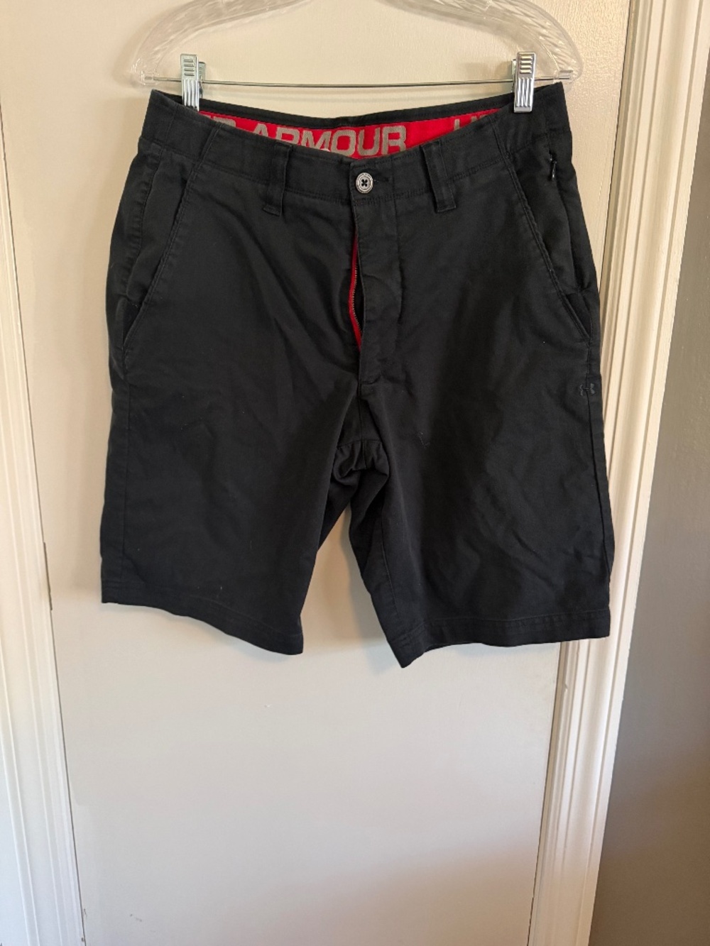 Under Armour Black flat front utility golf shorts stretch waist size 32(211)